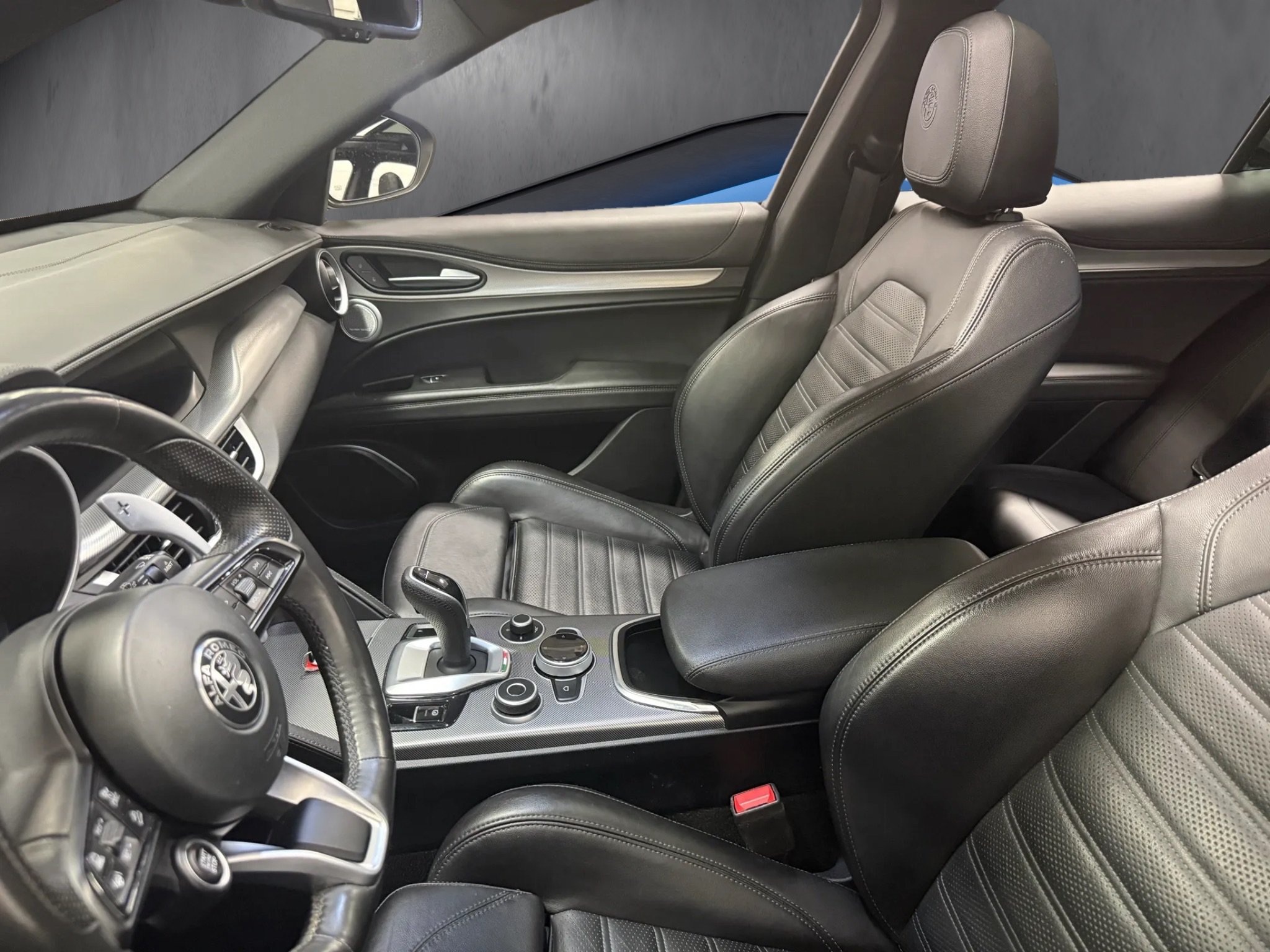Certified 2023 Alfa Romeo Stelvio Veloce AWD/4WD image 3