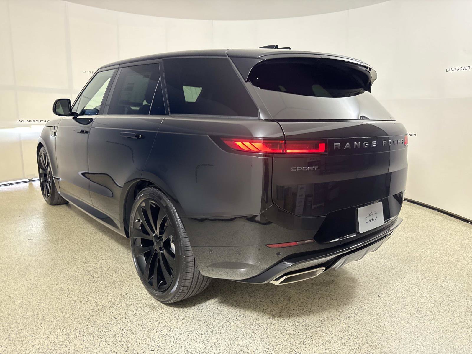 New 2026 Land Rover Range Rover Sport Dynamic SE AWD/4WD image 3