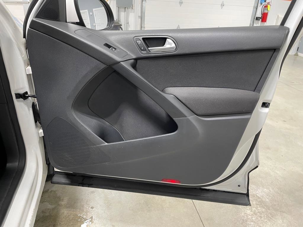 Used 2012 Volkswagen Tiguan S image 25