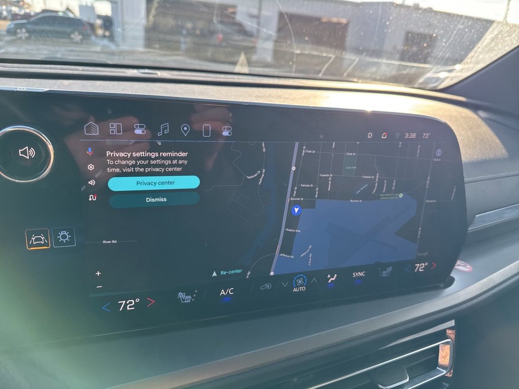 Used 2025 Chevrolet Traverse LT image 7