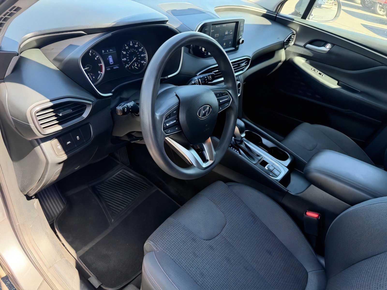 Used 2020 Hyundai Santa Fe SE image 14