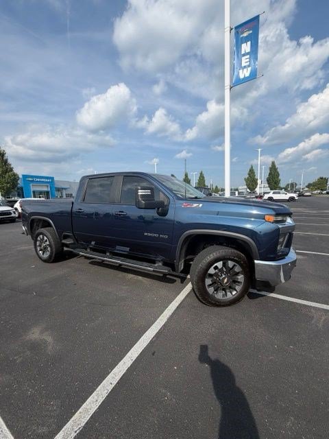 Used 2021 Chevrolet Silverado 2500 LT w/ All Star Edition AWD/4WD image 3