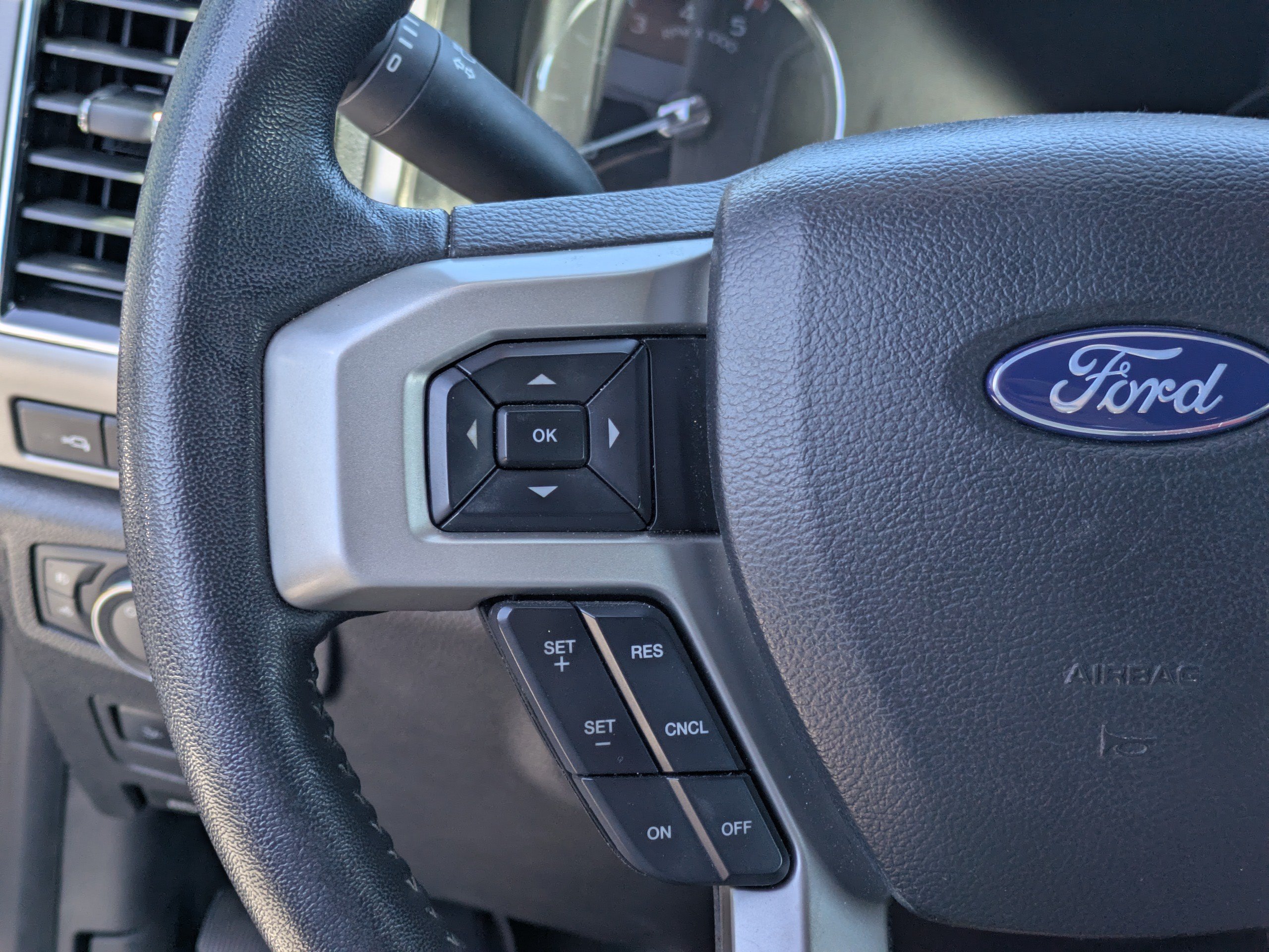 Certified 2020 Ford F350 Lariat w/ Lariat Ultimate Package AWD/4WD image 17