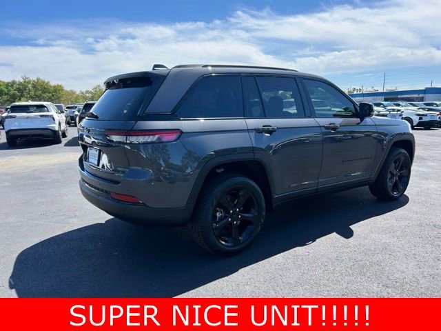 Used 2025 Jeep Grand Cherokee Limited w/ Luxury Tech Group II image 6