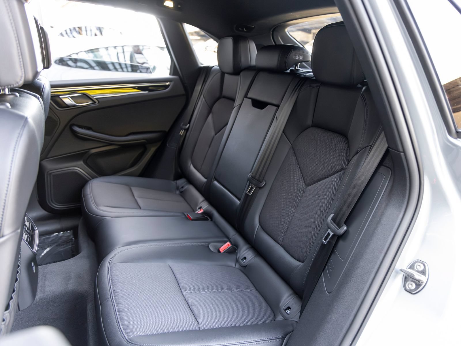 Certified 2026 Porsche Macan AWD/4WD image 52
