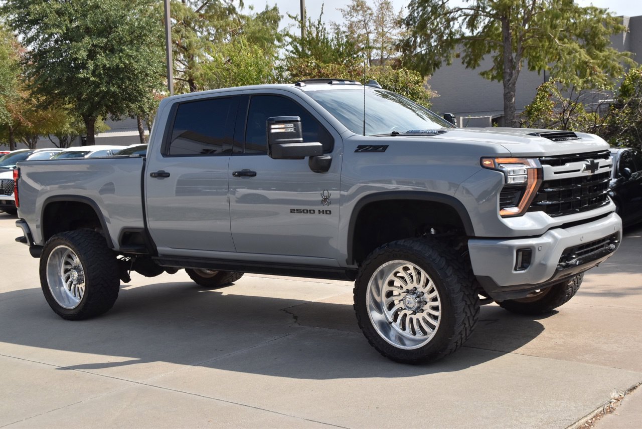 Used 2024 Chevrolet Silverado 2500 LTZ w/ LTZ Plus Package AWD/4WD image 5