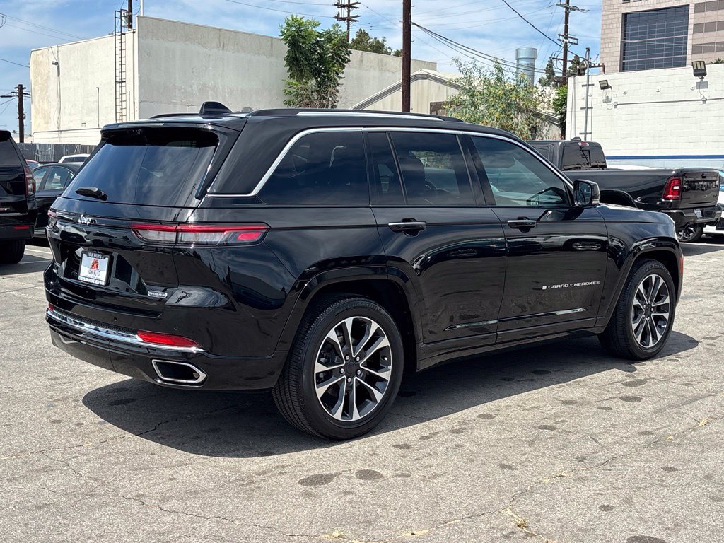 Used 2023 Jeep Grand Cherokee Overland w/ Adv Protech Group III AWD/4WD image 3