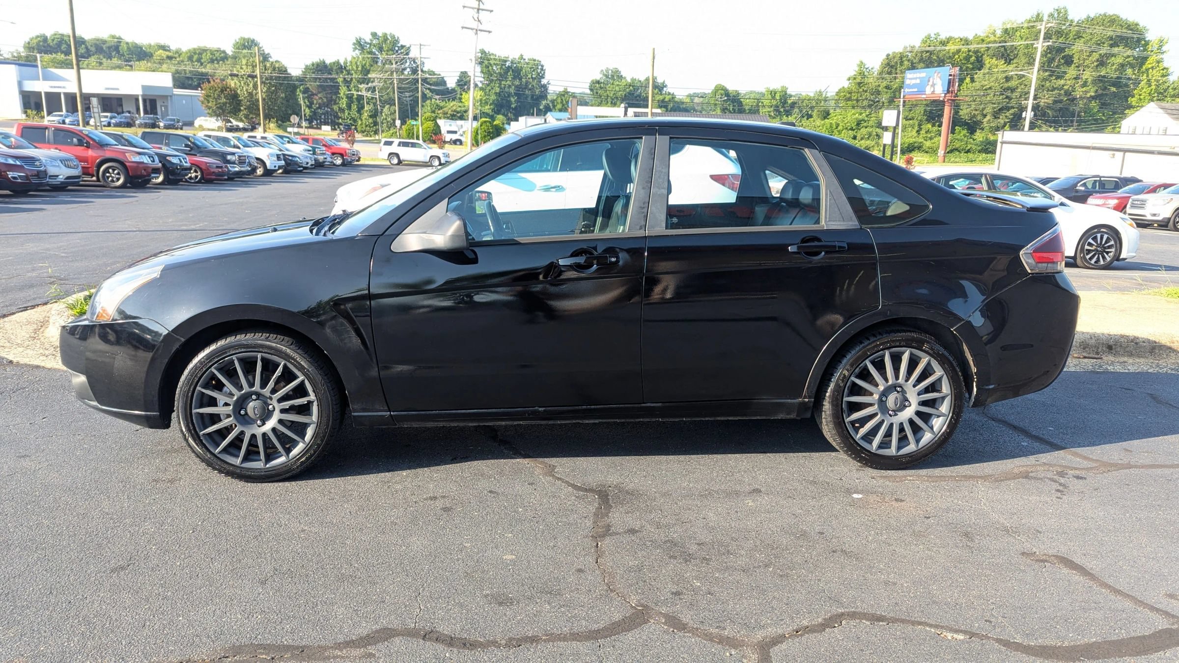 Used 2010 Ford Focus SES FWD image 4