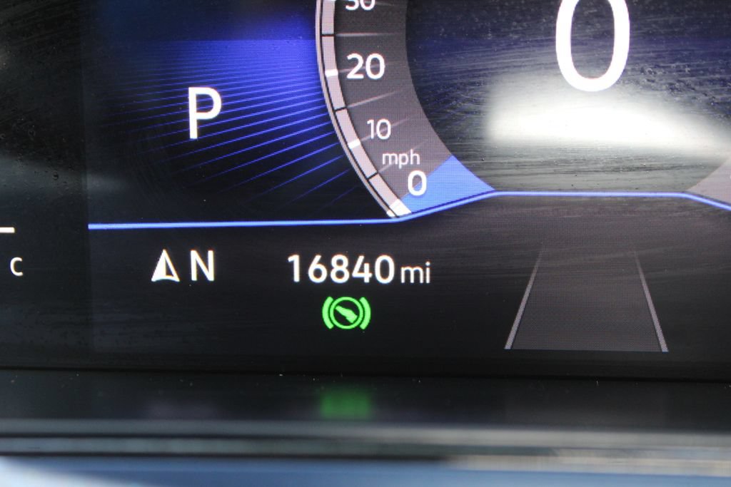 Used 2023 Volkswagen Taos SE w/ Panoramic Sunroof Package FWD image 31