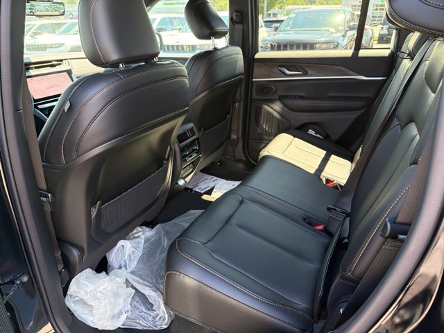 New 2026 Jeep Grand Cherokee Limited AWD/4WD image 7