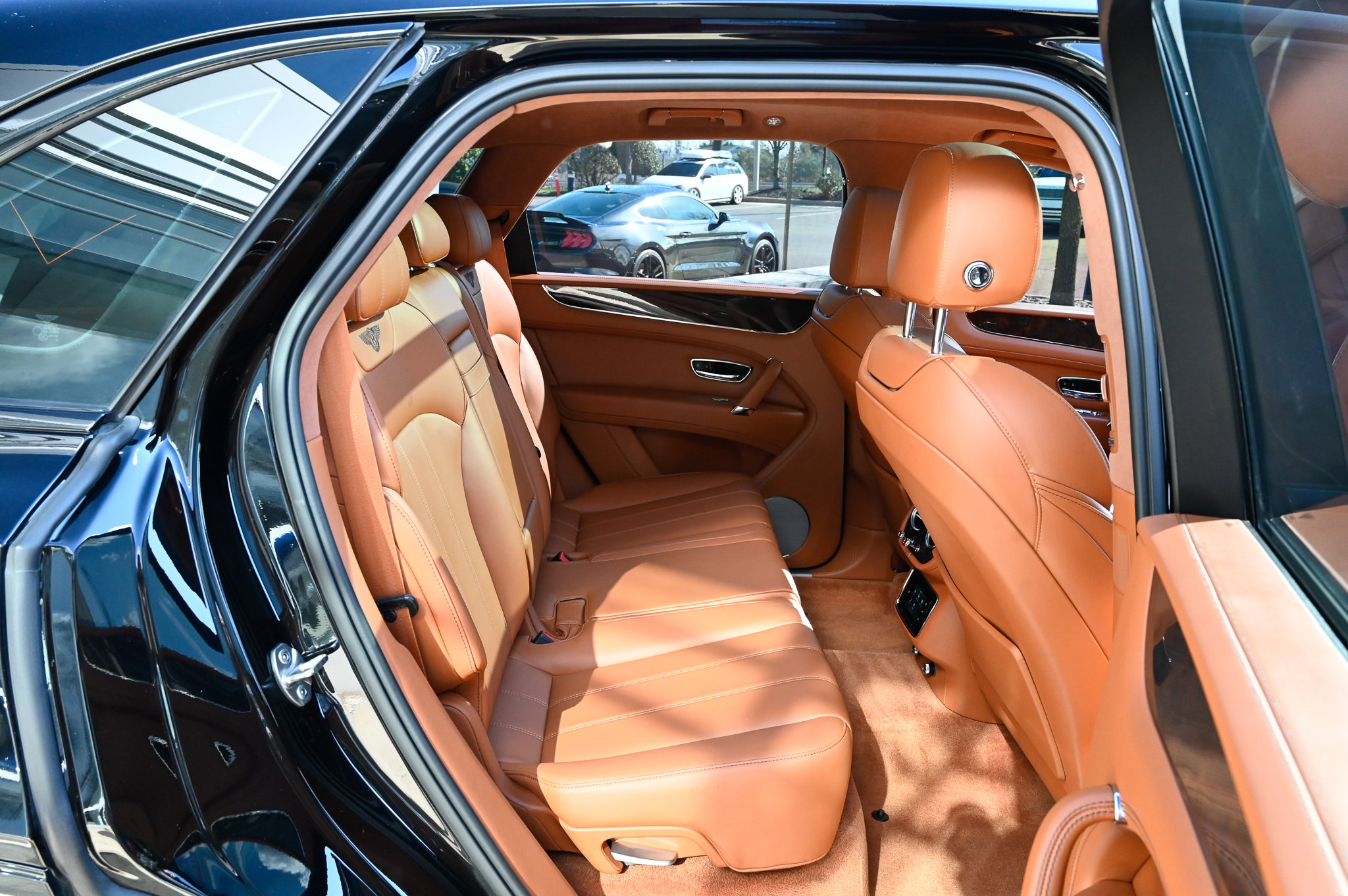 Used 2019 Bentley Bentayga image 46