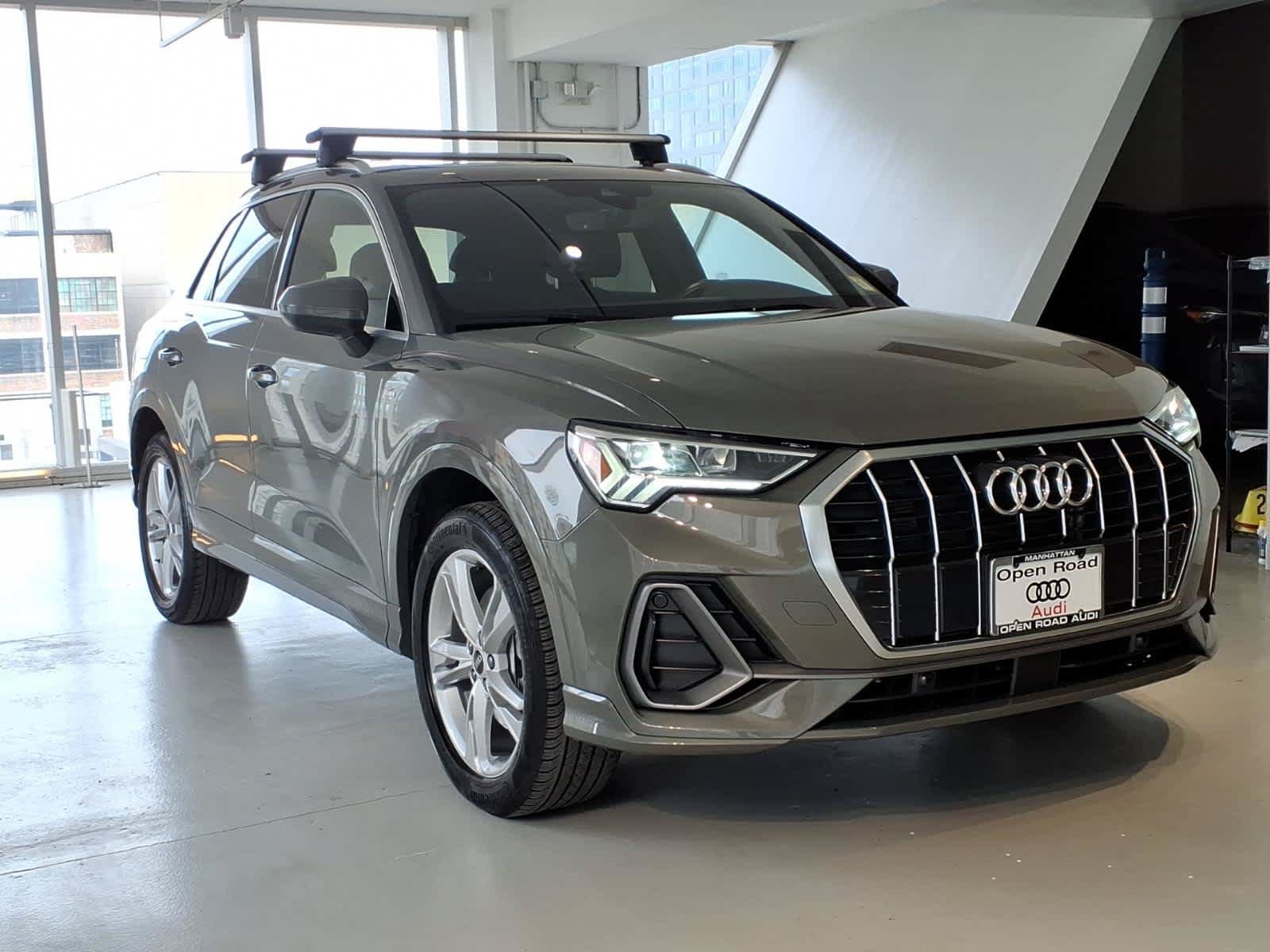 Used 2024 Audi Q3 2.0T Premium w/ Convenience Package AWD/4WD image 3
