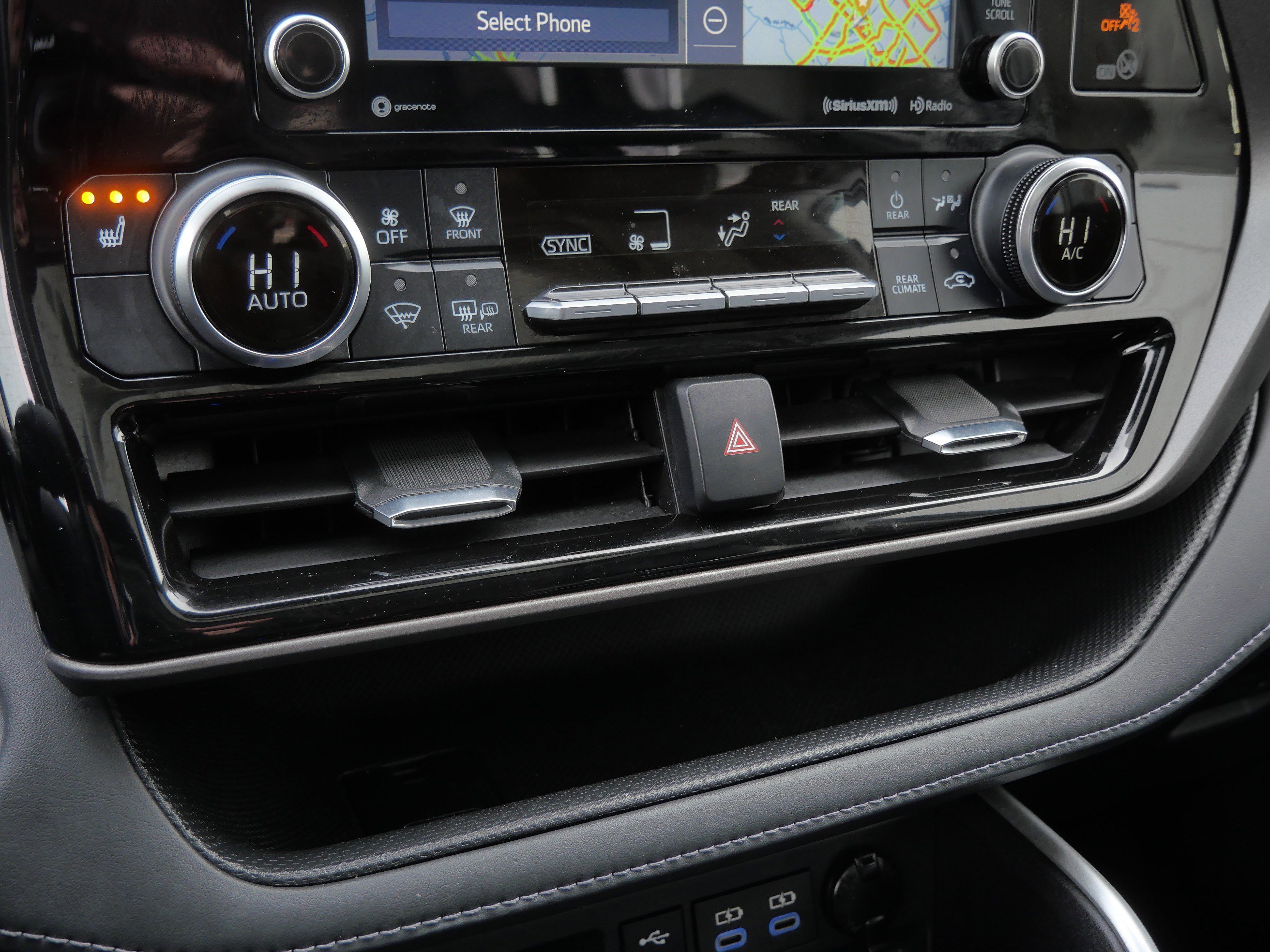 Used 2022 Toyota Highlander XLE image 24