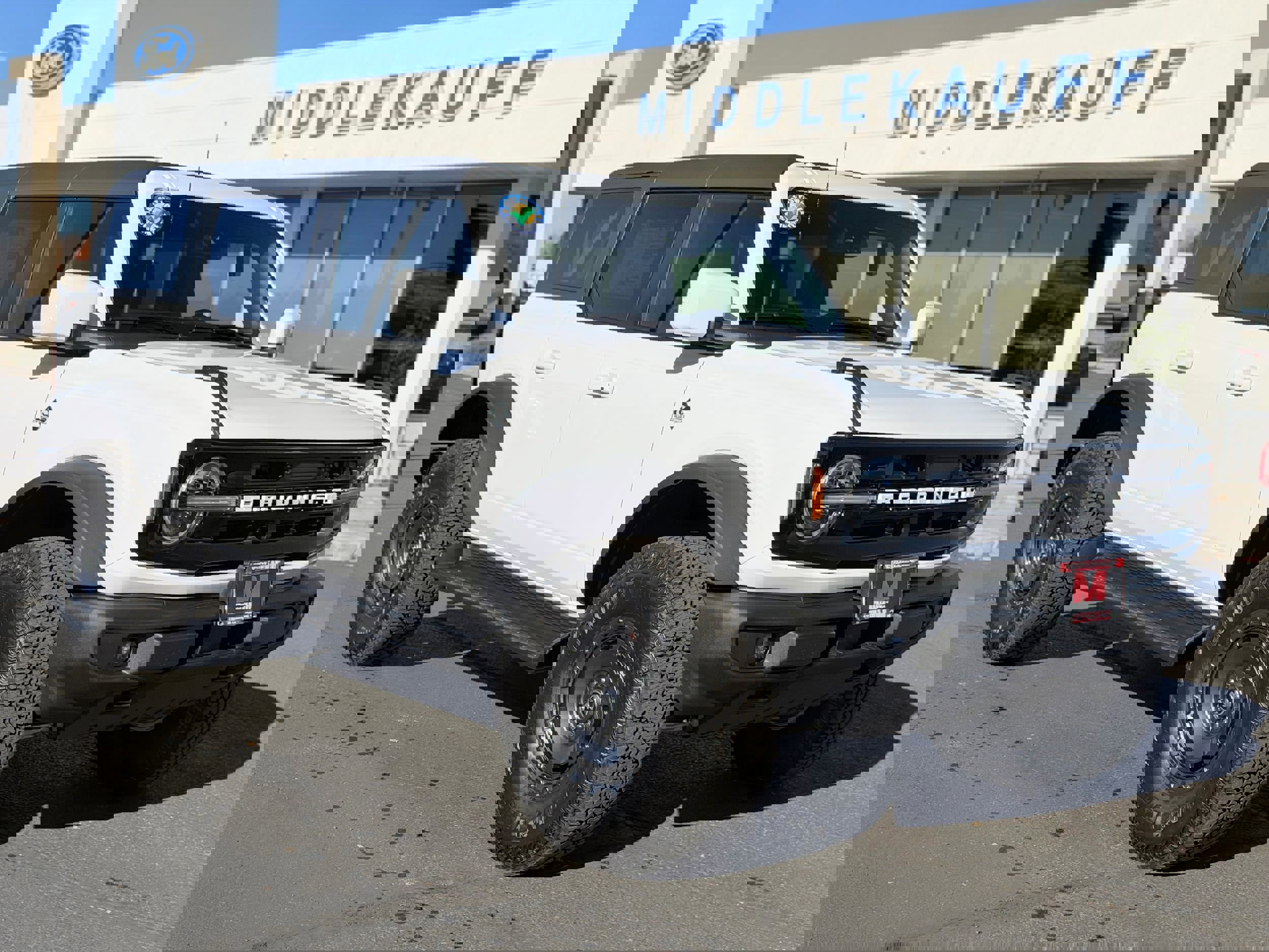 New 2025 Ford Bronco Outer Banks w/ Sasquatch Package