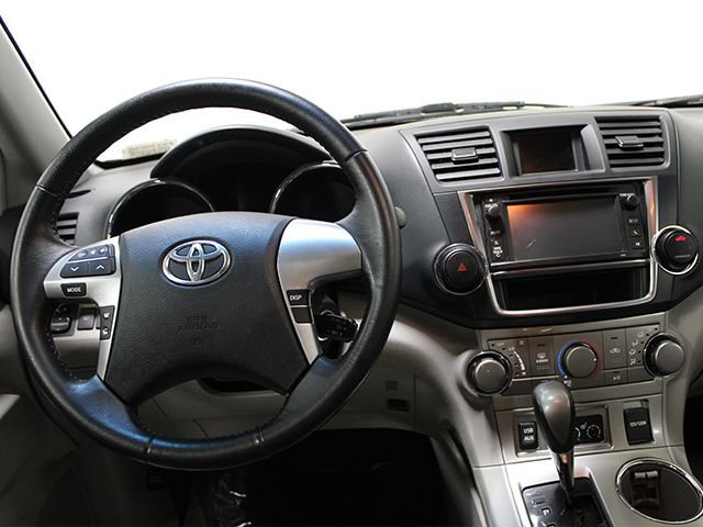 Used 2013 Toyota Highlander SE AWD/4WD image 12