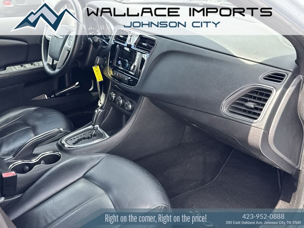 Used 2014 Chrysler 200 Limited FWD image 33