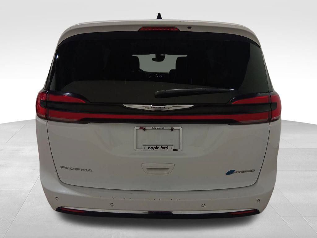 Used 2024 Chrysler Pacifica Select image 4