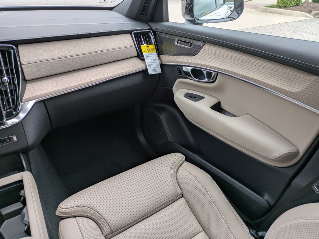 New 2026 Volvo XC90 T8 Ultra w/ Protection Package Premier AWD/4WD image 16