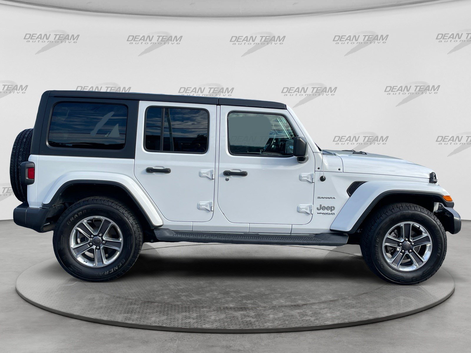 Used 2019 Jeep Wrangler Unlimited Sahara AWD/4WD image 9