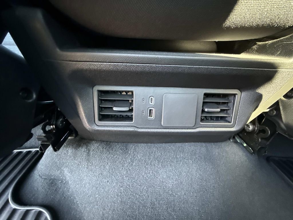 Used 2025 Chevrolet Silverado 1500 Custom image 17