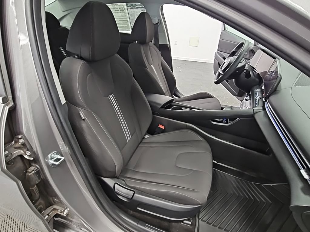Used 2024 Hyundai Elantra SEL w/ Convenience Package image 40