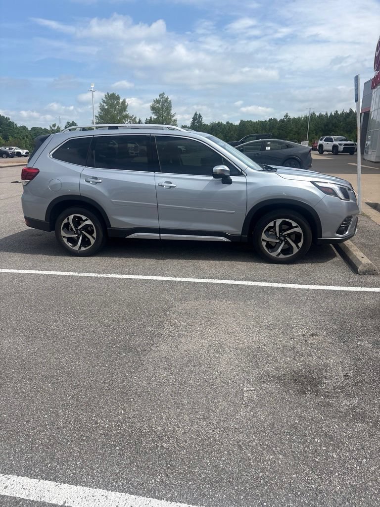 Used 2024 Subaru Forester Touring w/ POP Package 3 AWD/4WD image 4