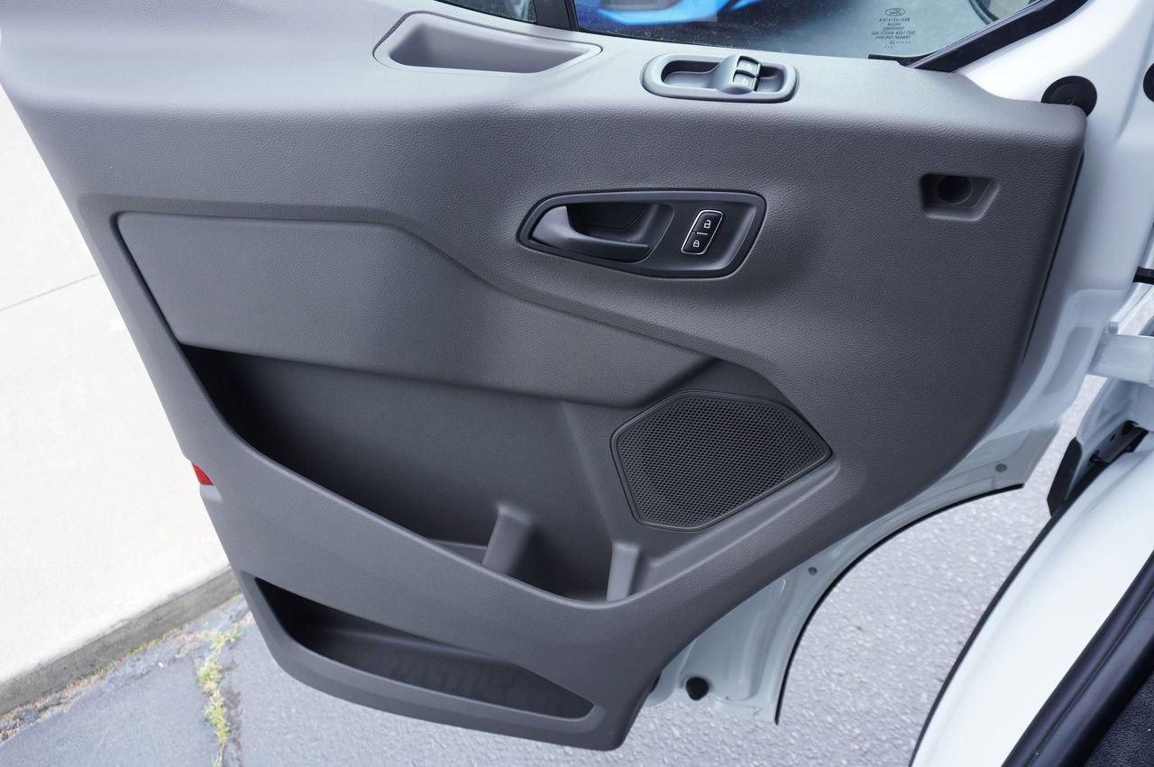 New 2025 Ford Transit 250 148 Medium Roof image 33