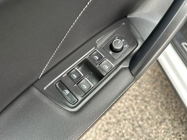 Certified 2023 Volkswagen Tiguan SE R-Line AWD/4WD image 12