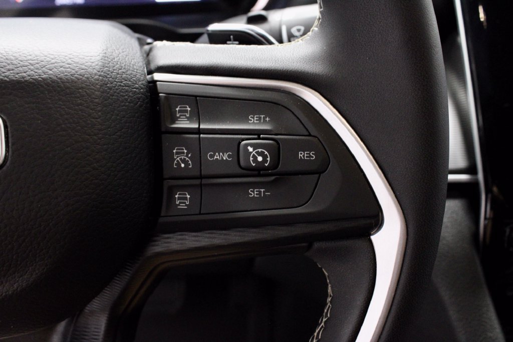 Used 2024 Jeep Grand Cherokee L Laredo AWD/4WD image 27