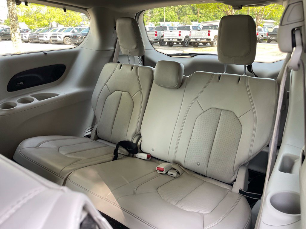 Used 2021 Chrysler Pacifica Touring-L FWD image 28