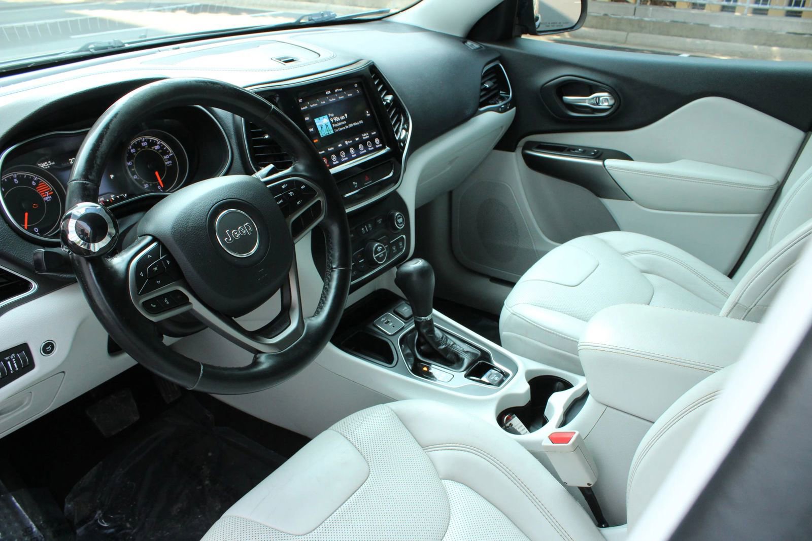 Used 2020 Jeep Cherokee Limited FWD image 13