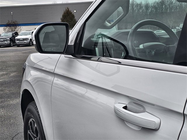 Used 2024 Ford Expedition XLT image 11
