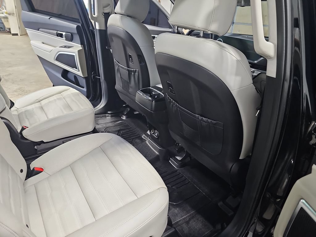 Used 2024 Kia Telluride SX Prestige w/ Towing Package AWD/4WD image 11