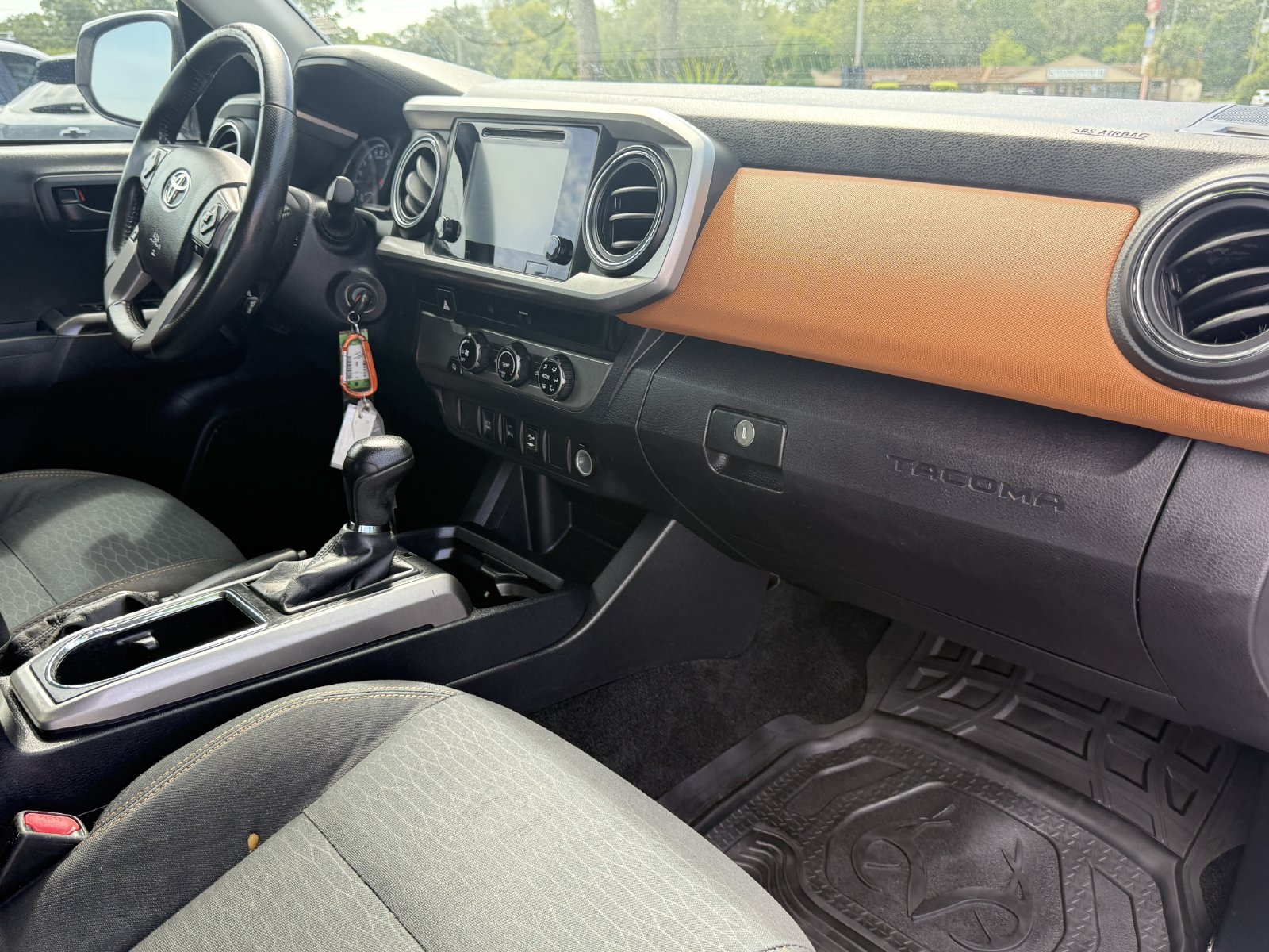 Used 2017 Toyota Tacoma SR5 RWD image 17