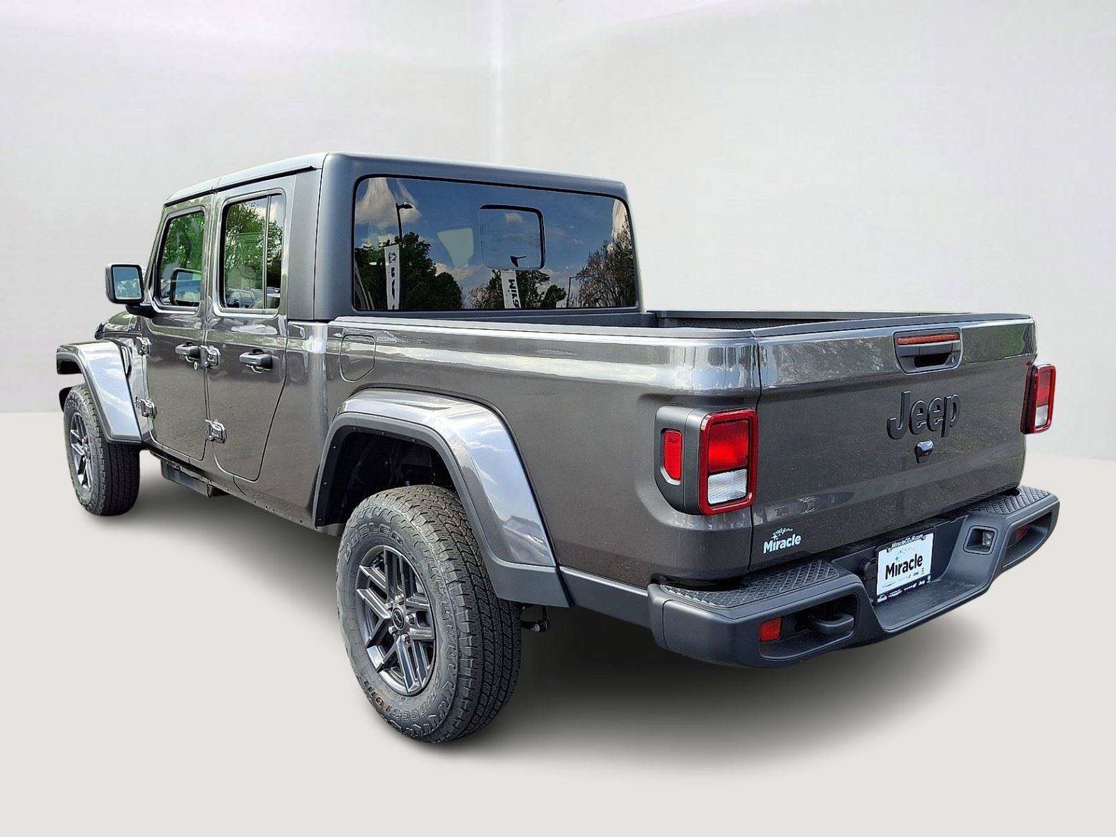 New 2026 Jeep Gladiator Sport AWD/4WD image 5