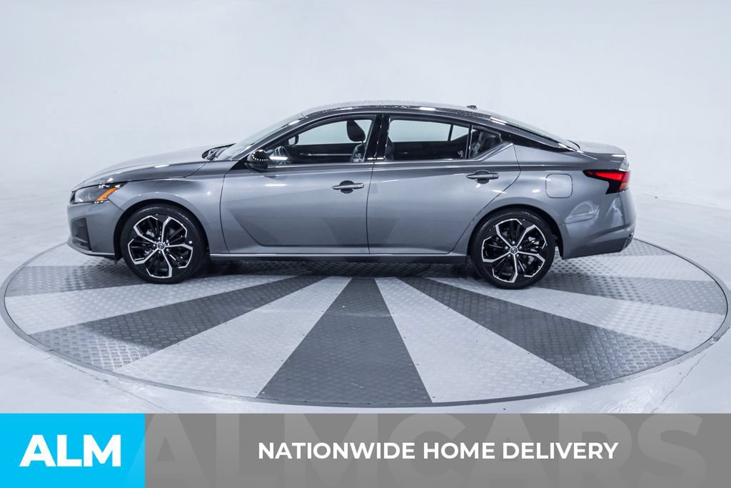 Used 2025 Nissan Altima 2.5 SR FWD image 4