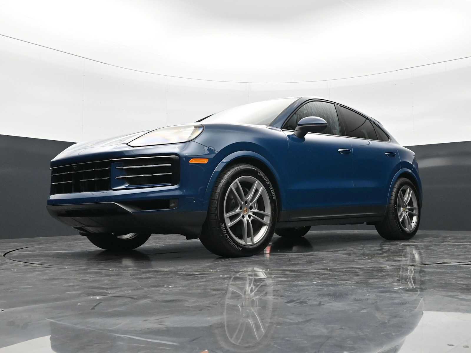 Certified 2025 Porsche Cayenne Coupe AWD/4WD image 38