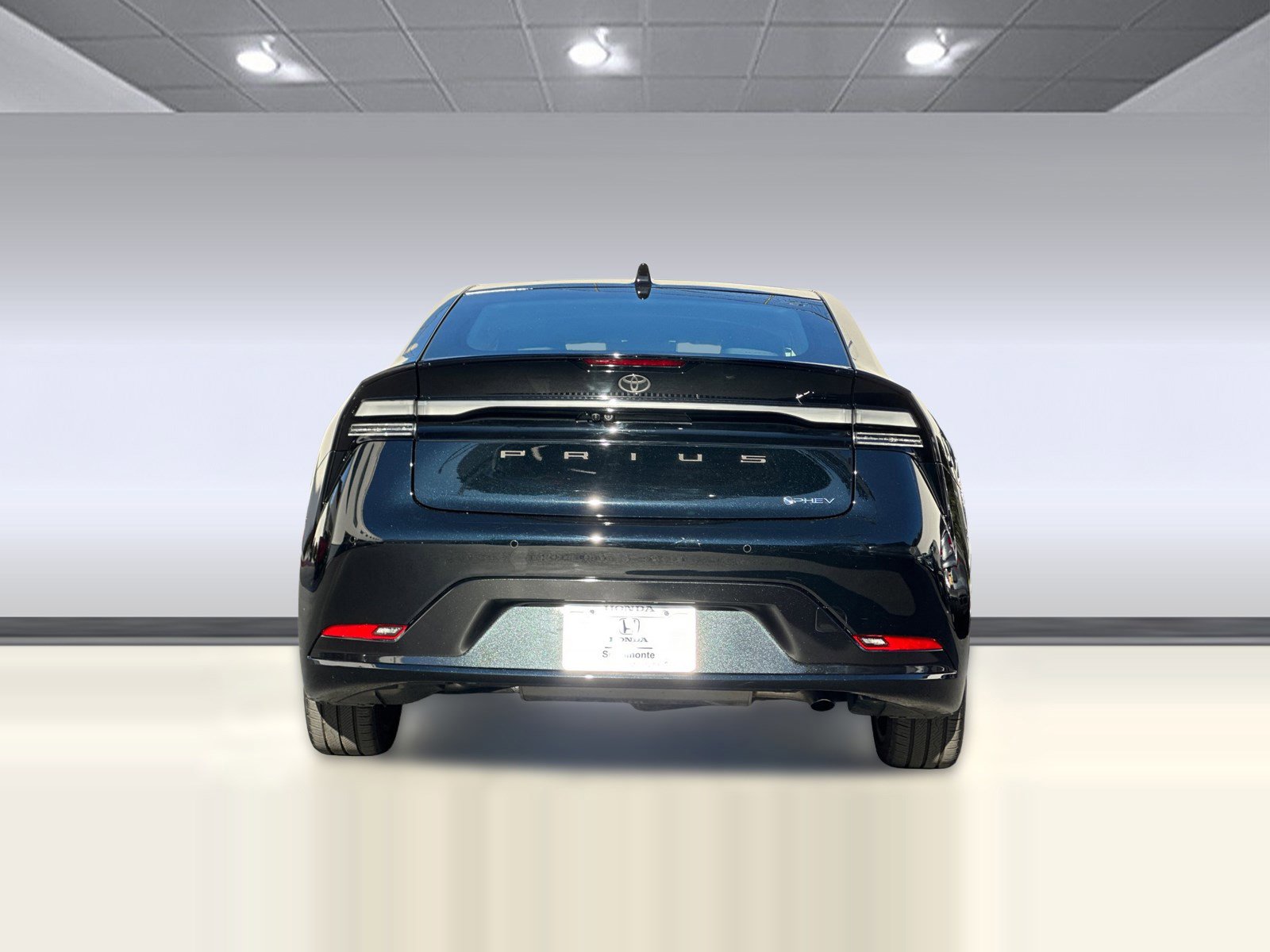 Used 2025 Toyota Prius Plug-In Hybrid image 10