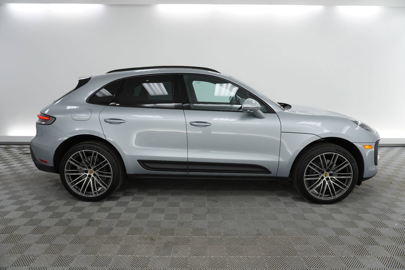 Certified 2026 Porsche Macan image 6