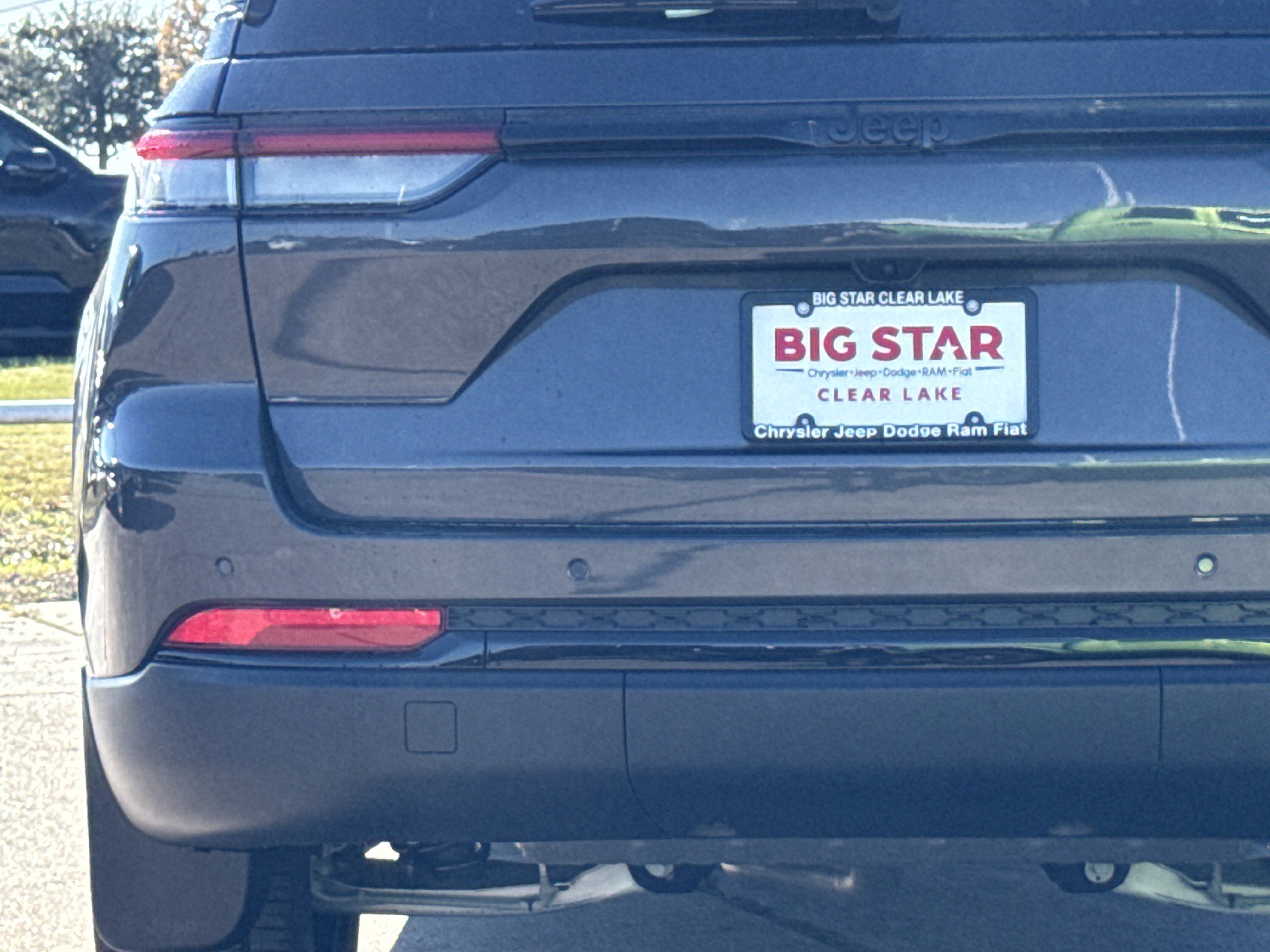 New 2025 Jeep Grand Cherokee Laredo image 12