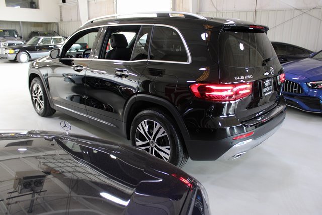 Used 2024 Mercedes-Benz GLB 250 4MATIC w/ Exclusive Package image 46