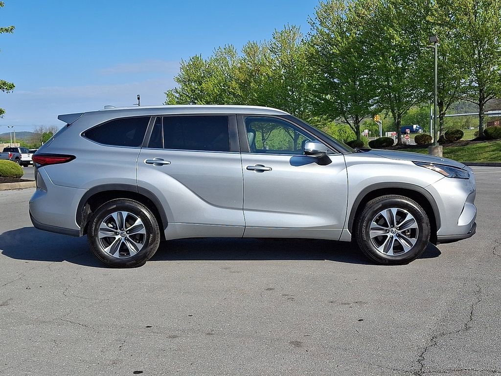 Used 2023 Toyota Highlander XLE FWD image 9