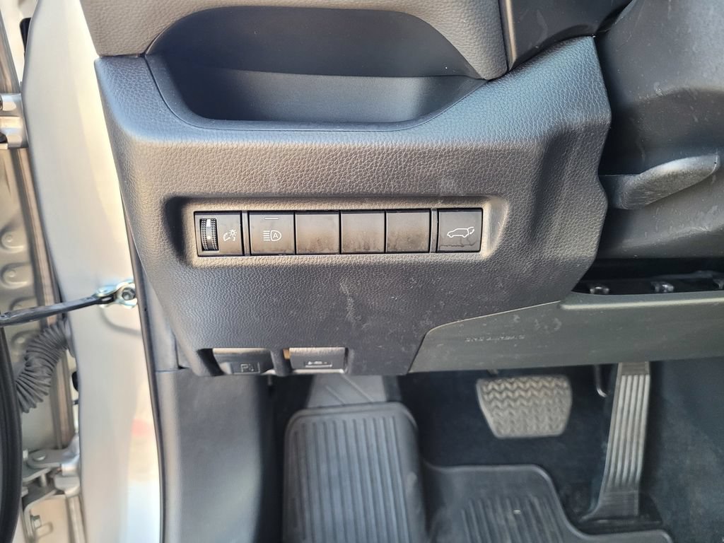 Used 2022 Toyota RAV4 XLE w/ Convenience Package FWD image 25
