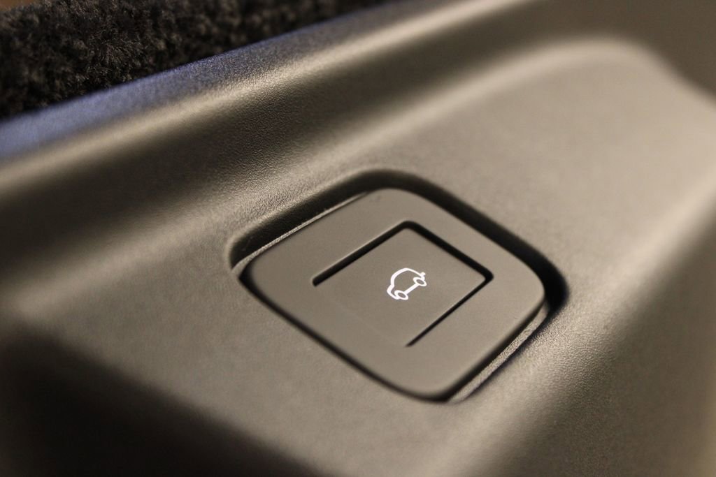 New 2026 Land Rover Range Rover SV AWD/4WD image 21