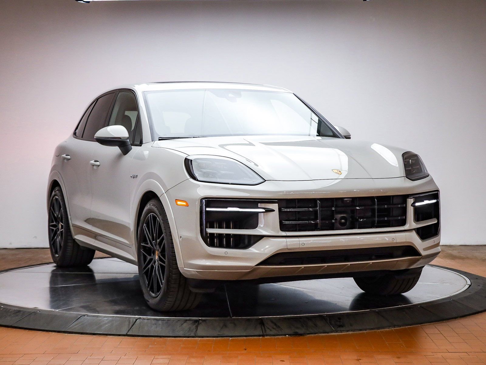 Used 2025 Porsche Cayenne E-Hybrid image 14