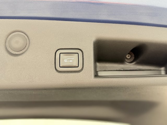 Used 2024 Chevrolet Equinox RS w/ LPO, Floor Liner Package FWD image 11