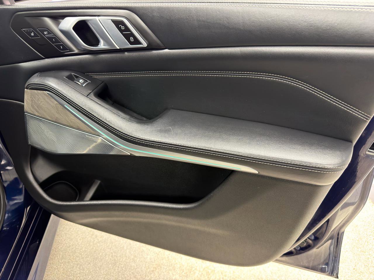 Used 2020 BMW X5 M50i w/ Executive Package image 13