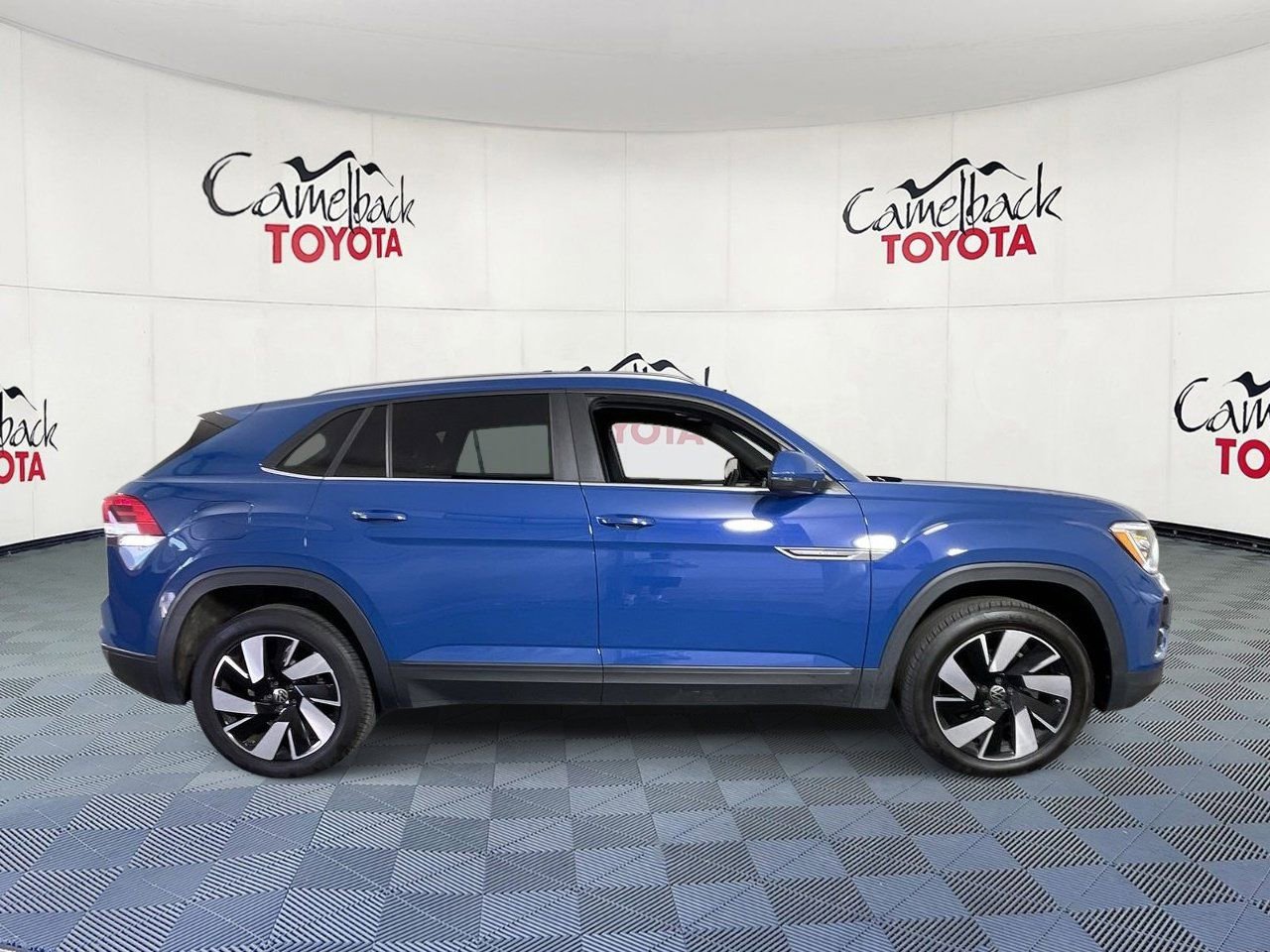 Used 2025 Volkswagen Atlas Cross Sport SE FWD image 8