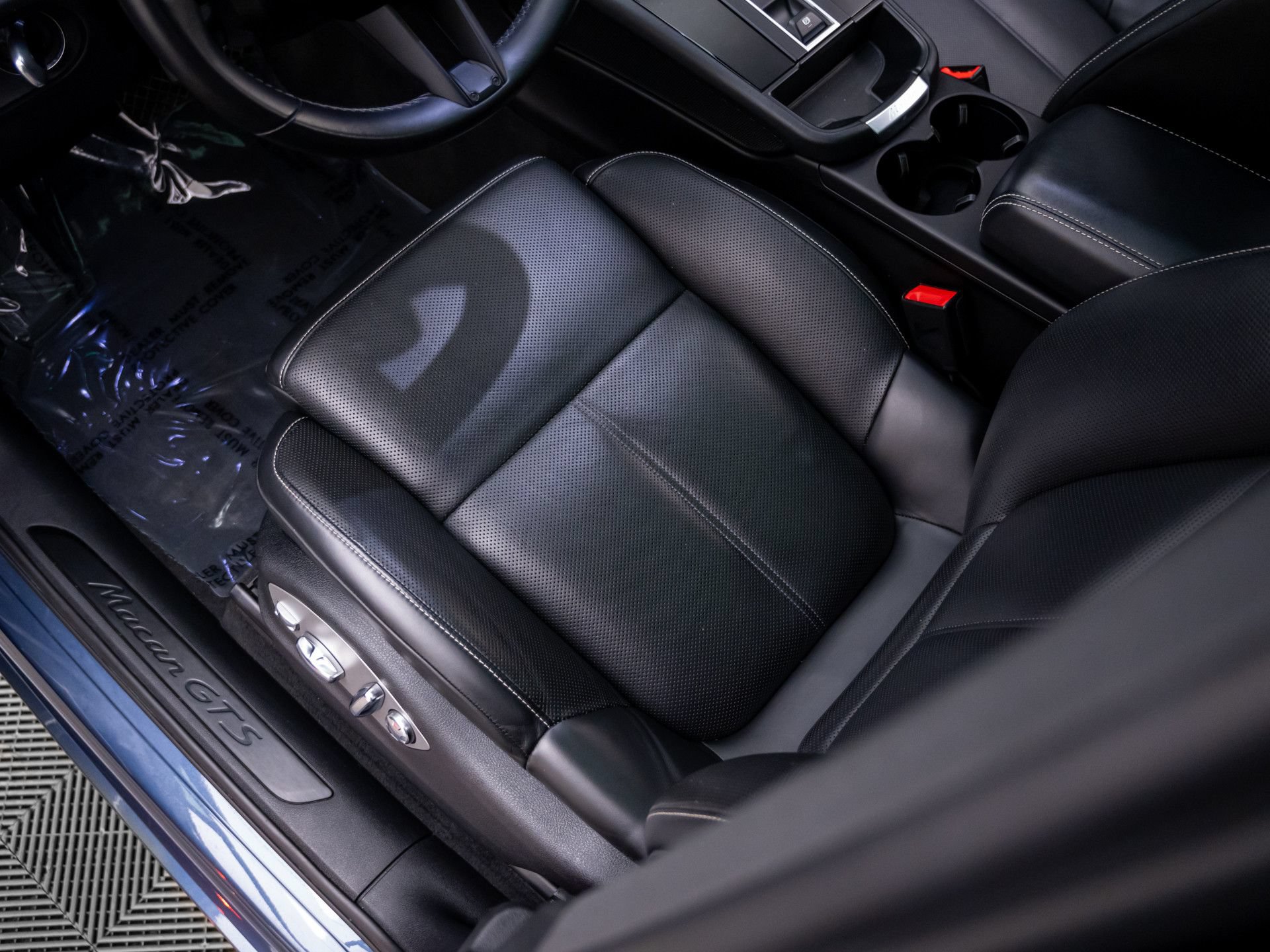Certified 2022 Porsche Macan GTS AWD/4WD image 16