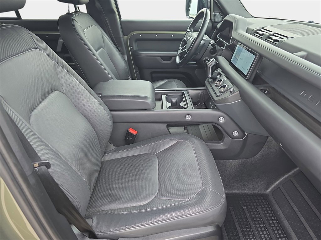 Used 2023 Land Rover Defender 110 X-Dynamic SE image 10